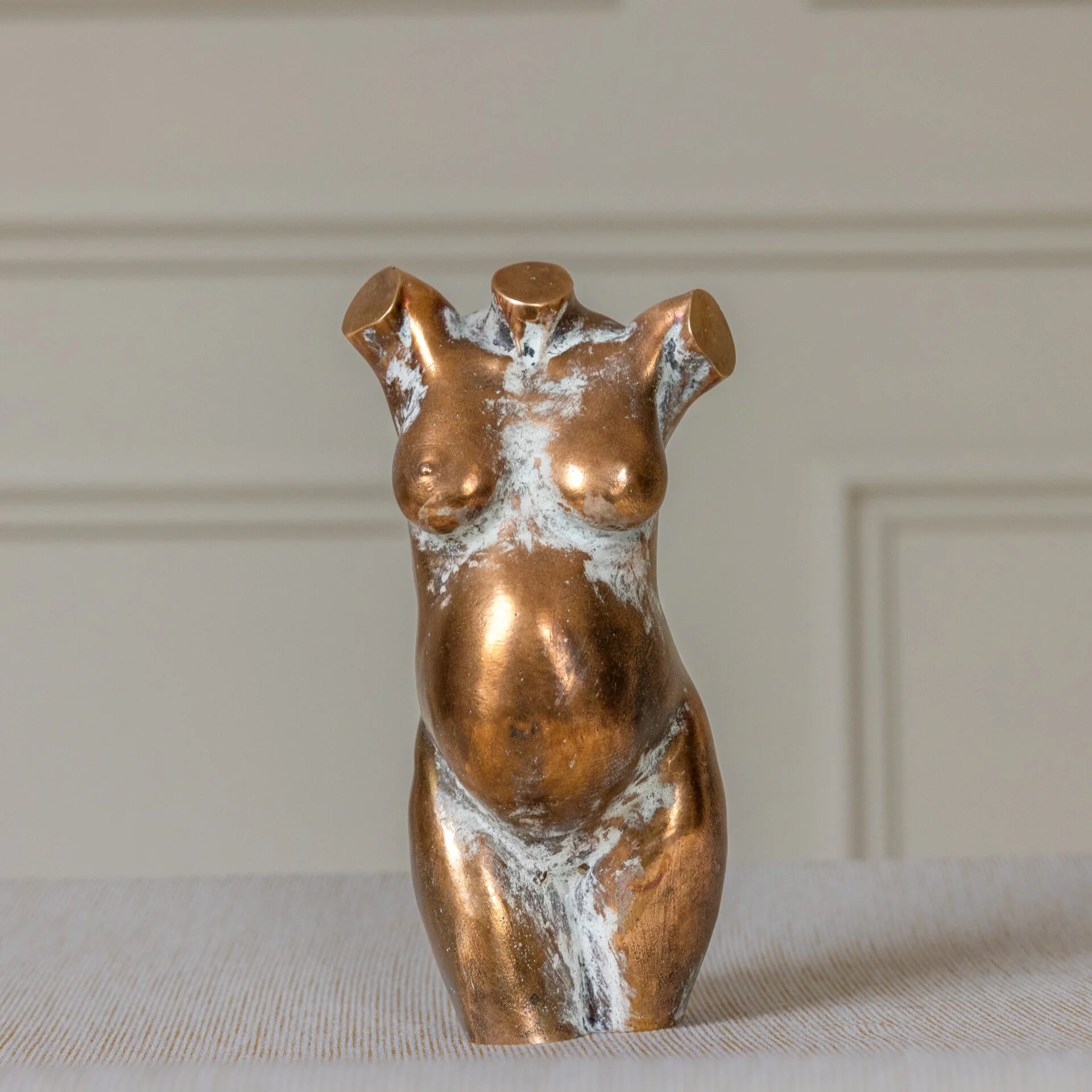 Heavy_Bronze_zwangerschapsbeeld_zonder_armen