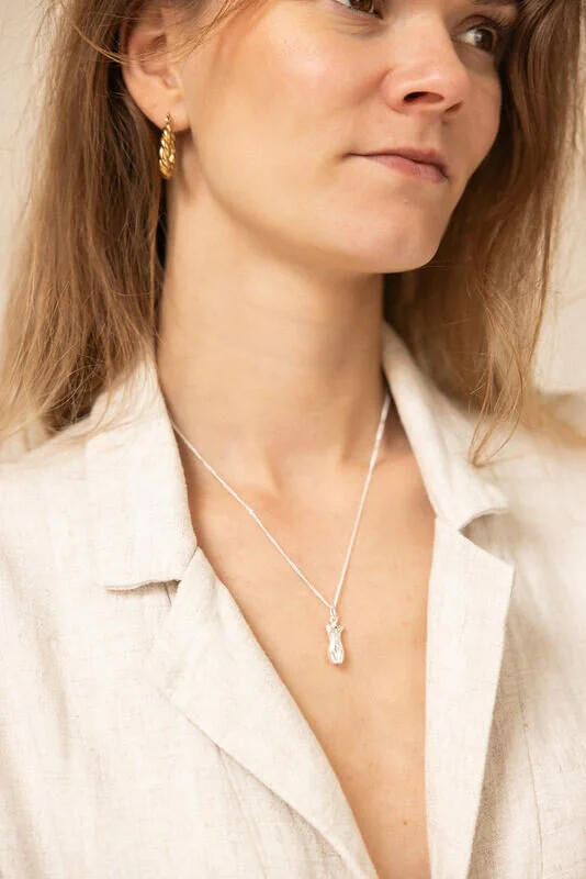 Ketting_zwangerschapsbeeldje_zilver_hals