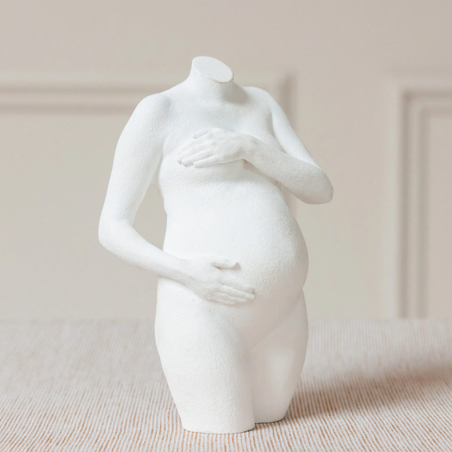 Women_in_White_zwangerschapsbeeld_arm